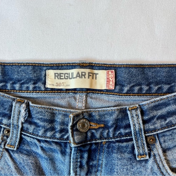 Levis 505 shorts 34 Regular fit Distressed light blue wash Faded Mens Zip fly - Picture 4 of 9